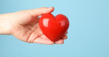 Prečo vaše srdce potrebuje omega-3 a existujú nejaké vitamíny na srdce a cievy?