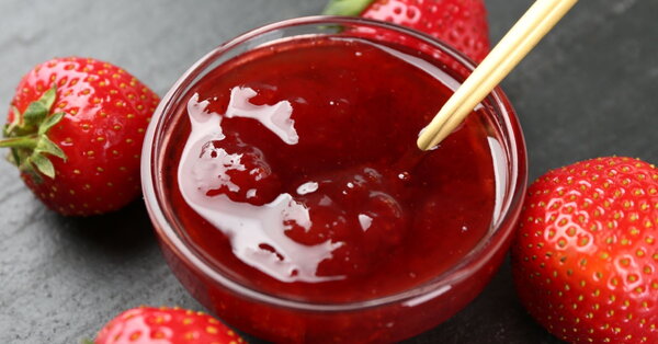 Flambované jahody so smotanovým mascarpone